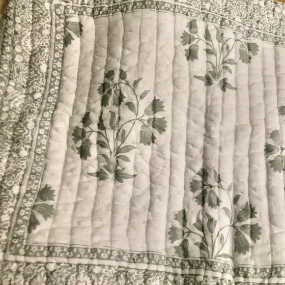 Ballard Designs pair of Ava block print standard pillow shams quilted tie back - Picture 5 of 5